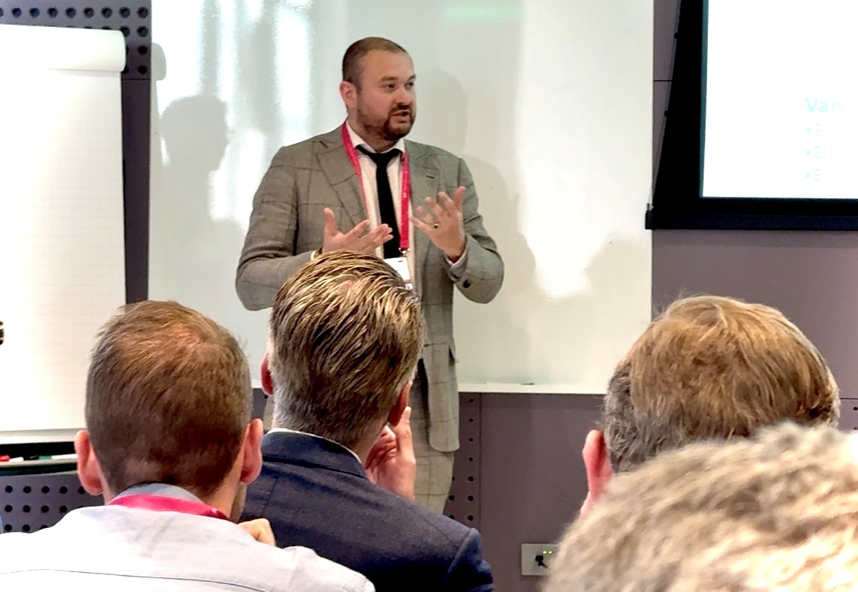 Justin de Jager toont Peppol groei cijfers tijdens ECP symposium presentatie